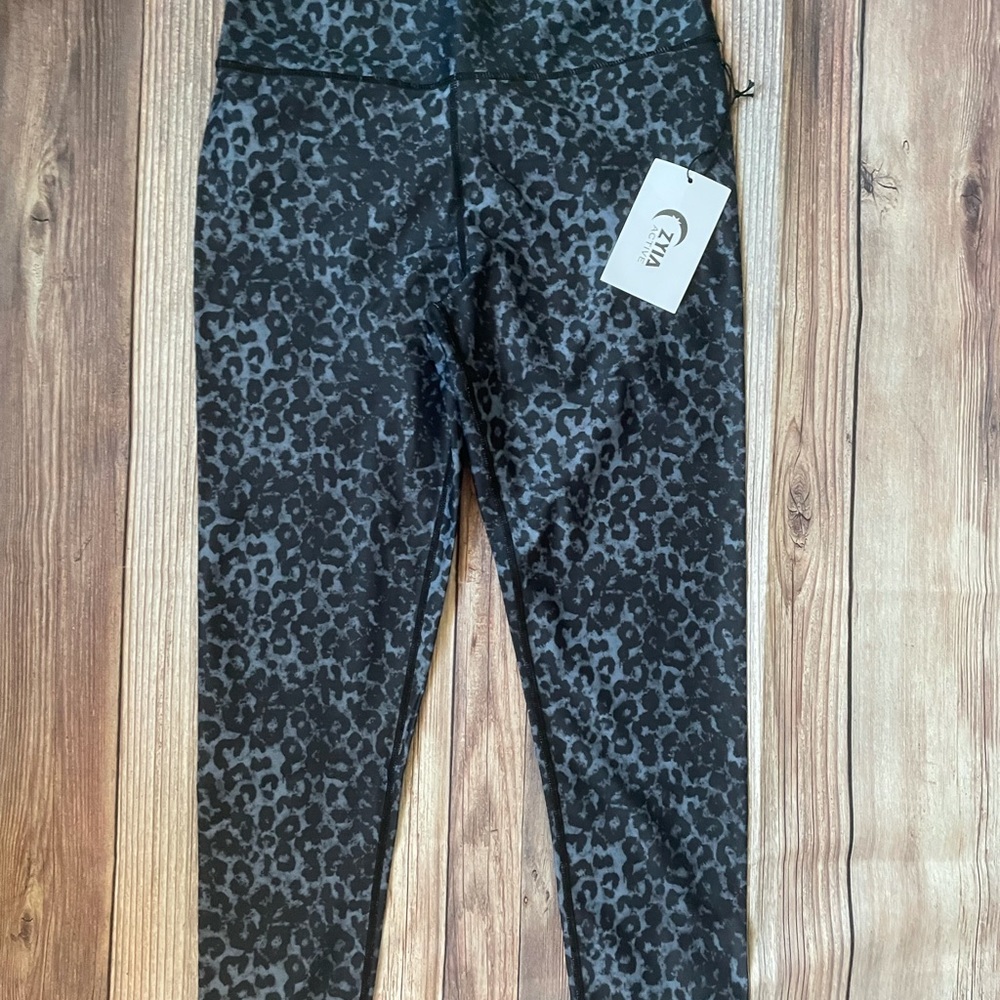 ZYIA Stone leopard scrunchy light n luxe 7/8 leggings size 12 NWTB - Picture 3 of 9